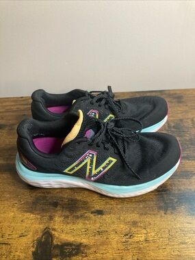 New Balance Sz 8 Womens Fresh Foam 680v7 - Black Pink Surf Light Blue Teal